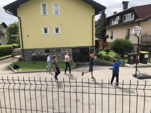 FFDF8F74-B26A-4768-BE29-A52EB58B3896